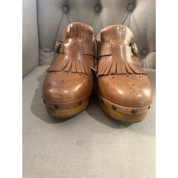 Frye Elle Kiltie Fringe Brown Leather Clogs Wood 10 Medium Thick Heel BoHo - Picture 4 of 12